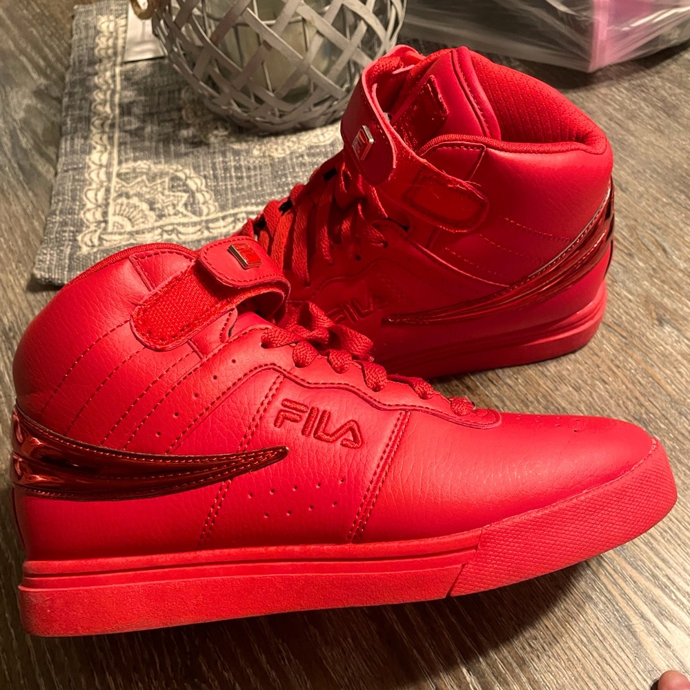 Size 6 kids  Red Top Fila